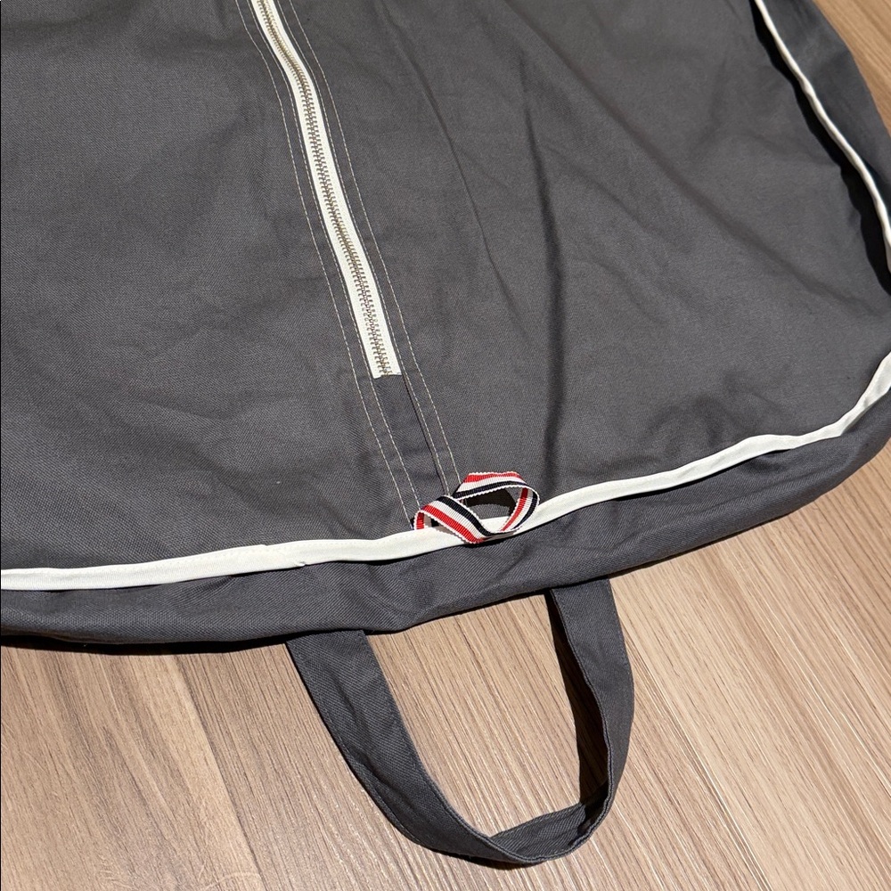 New Authentic Thom Browne Garment Bag Unisex - Picture 5 of 6